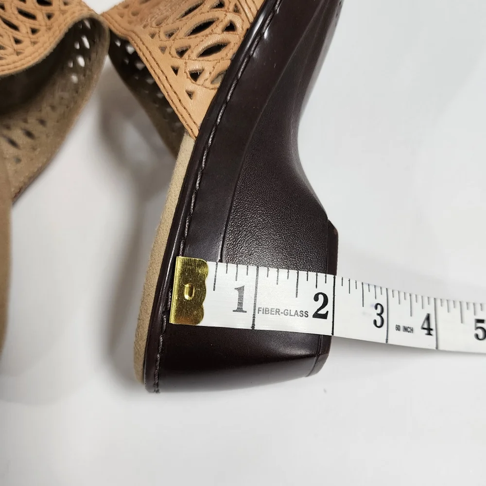 Clarks laser-cut tan leather slip-on mules womens size 9 - Picture 12 of 14